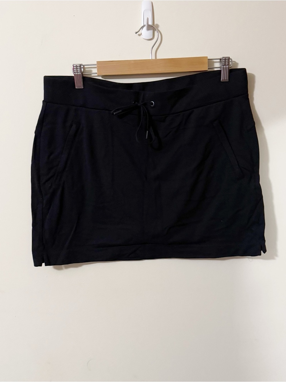 Athleta Womens Black Tie Front Skort with Pockets Size Medium Activewear Tennis